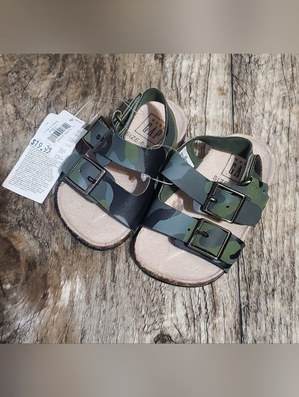 NWT. 6-12 Month GAP Boys' Camo Buckle Sandals - Green/Black
